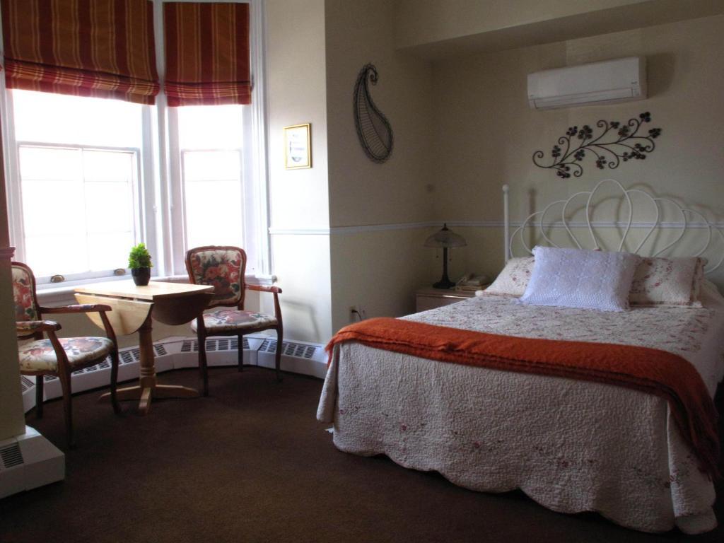 Garden South Park Inn Halifax Room photo